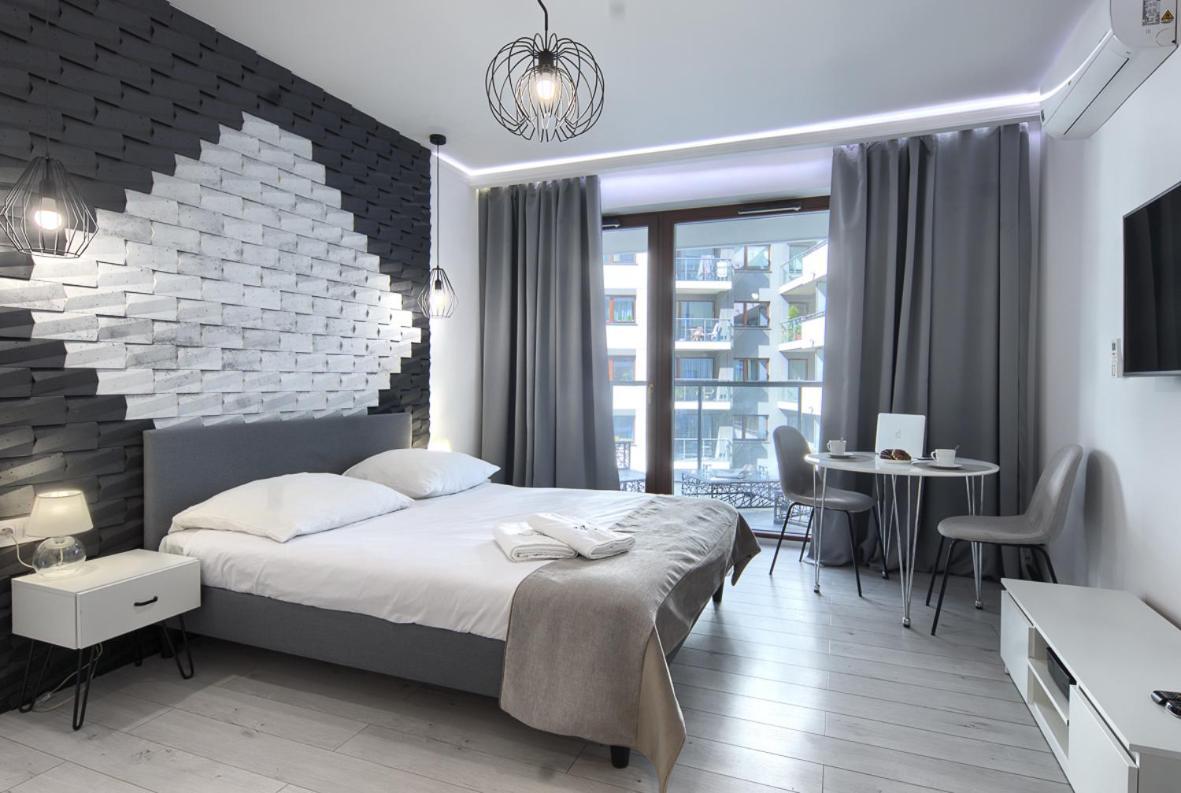 Wola Luxury Stay Varsovie Extérieur photo