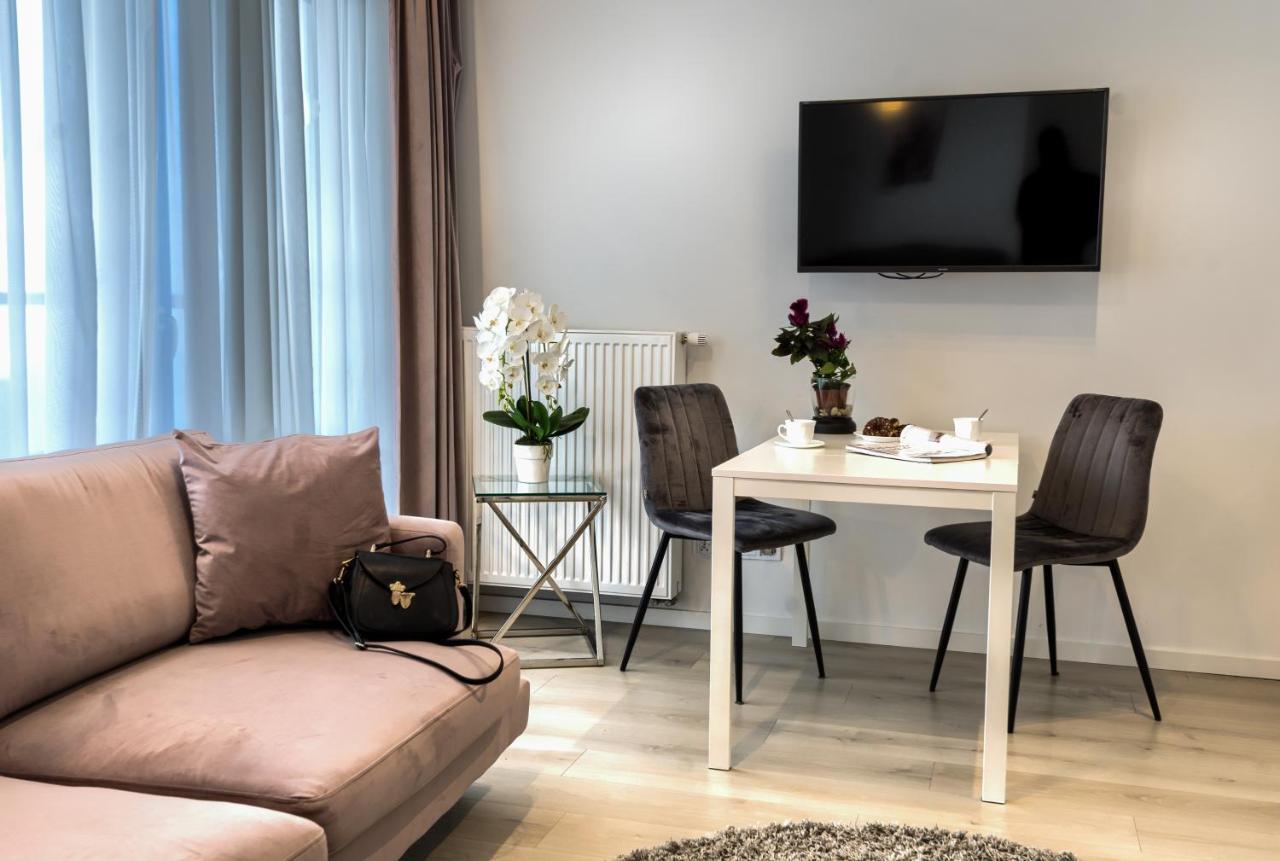 Wola Luxury Stay Varsovie Extérieur photo