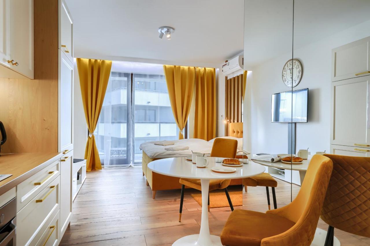 Wola Luxury Stay Varsovie Extérieur photo
