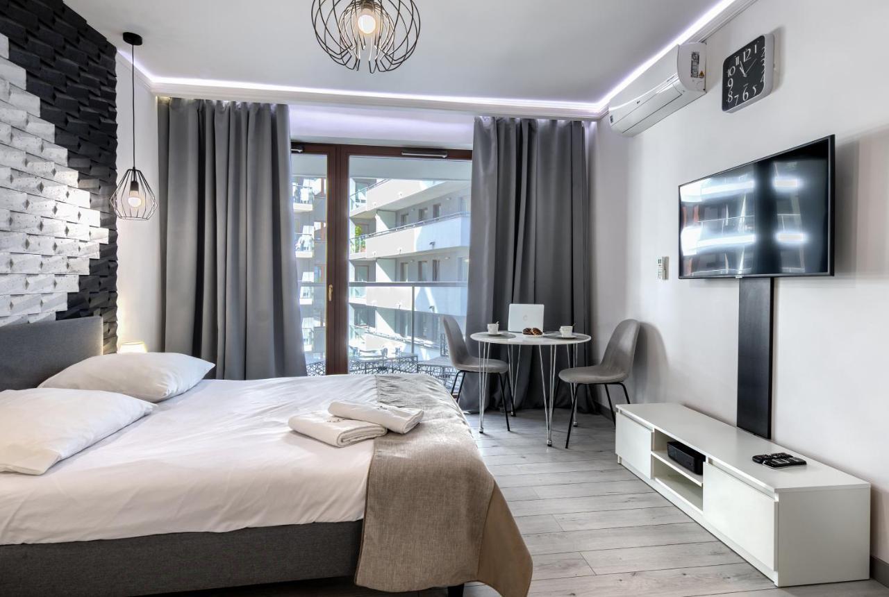 Wola Luxury Stay Varsovie Extérieur photo