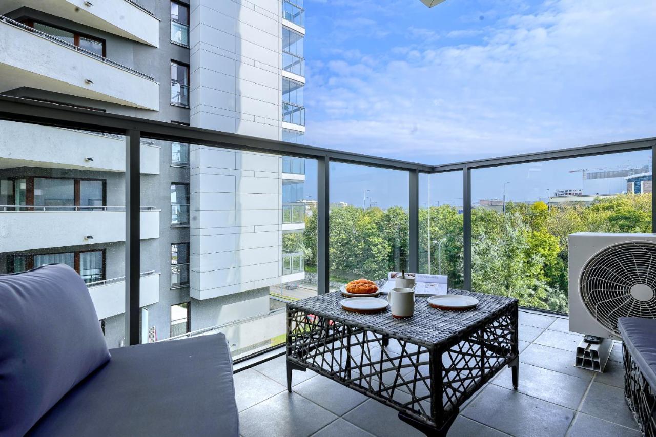 Wola Luxury Stay Varsovie Extérieur photo