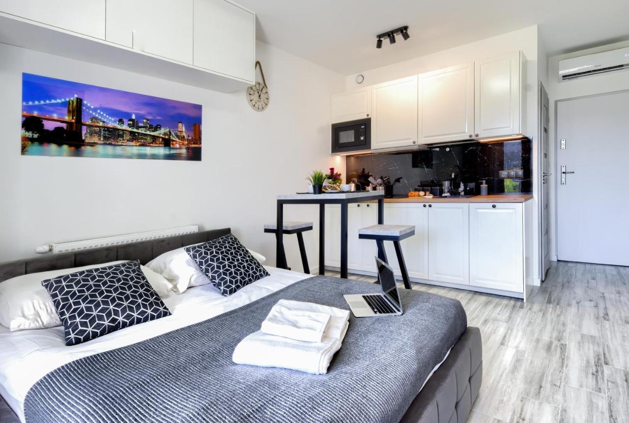 Wola Luxury Stay Varsovie Extérieur photo