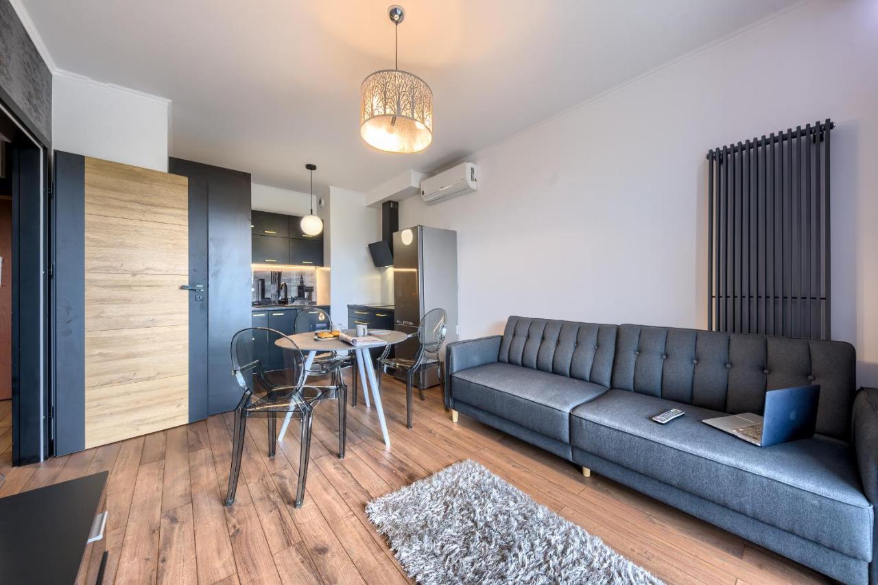 Wola Luxury Stay Varsovie Extérieur photo