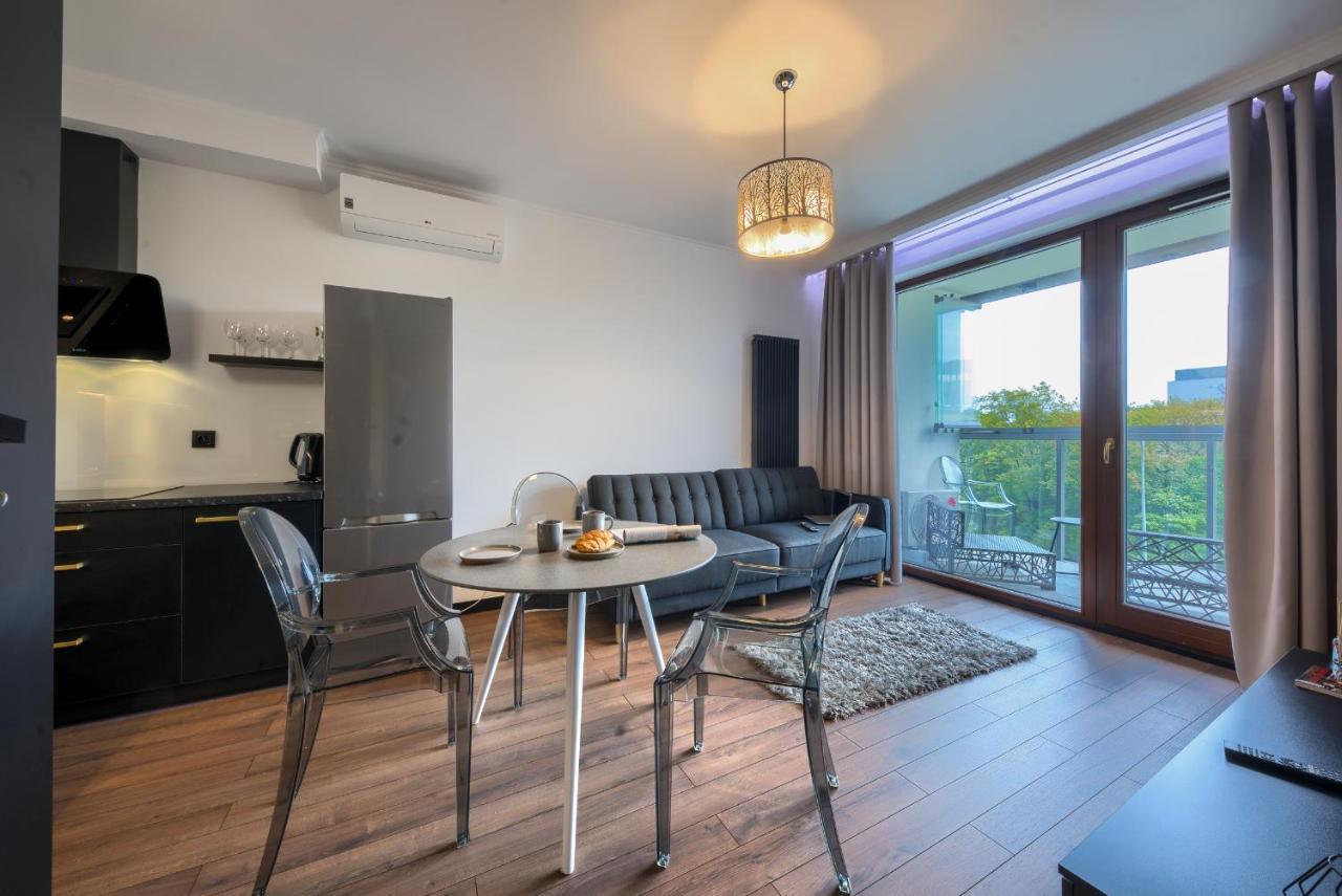 Wola Luxury Stay Varsovie Extérieur photo