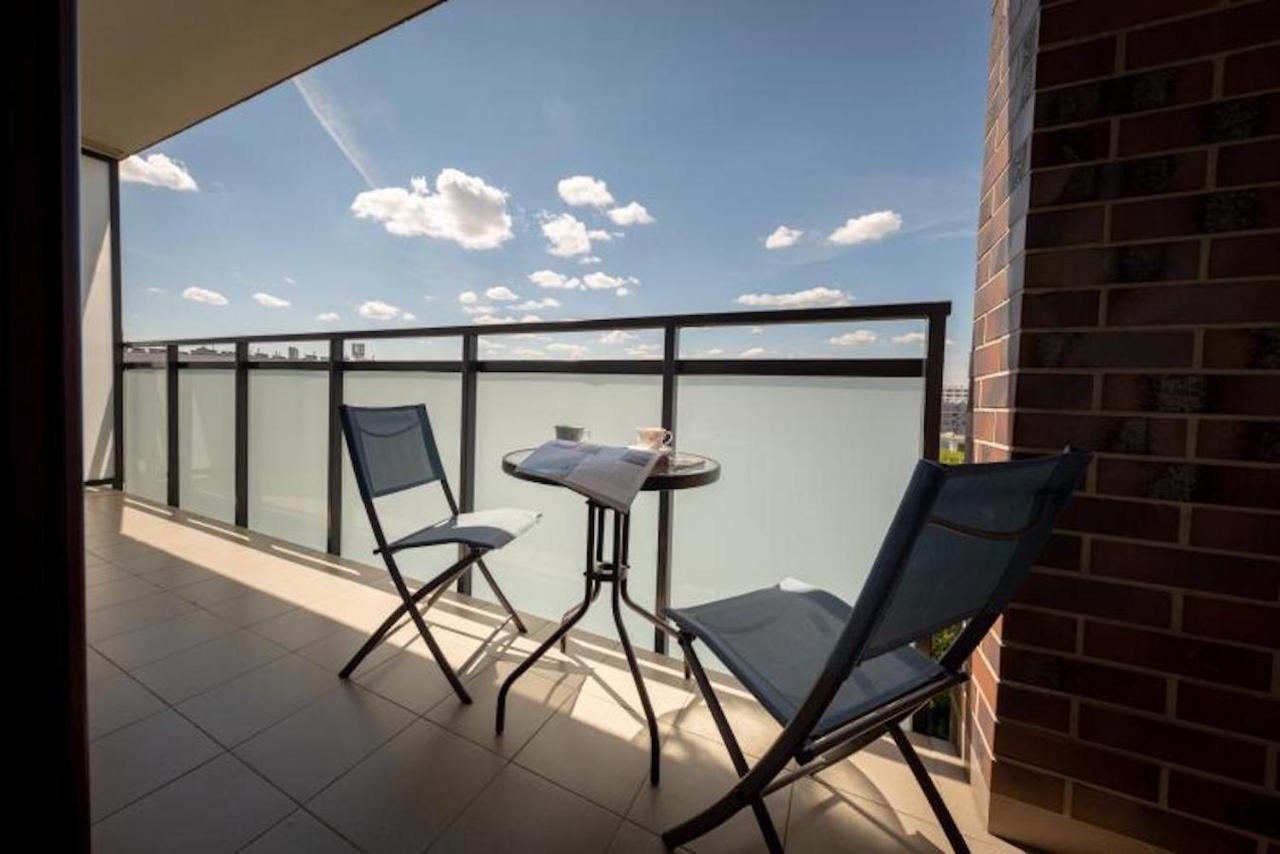 Wola Luxury Stay Varsovie Extérieur photo