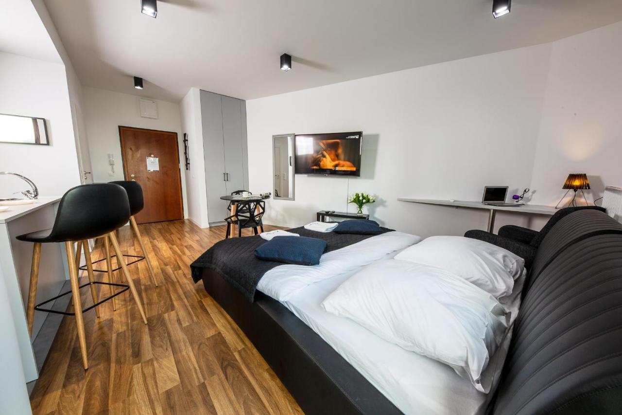 Wola Luxury Stay Varsovie Extérieur photo