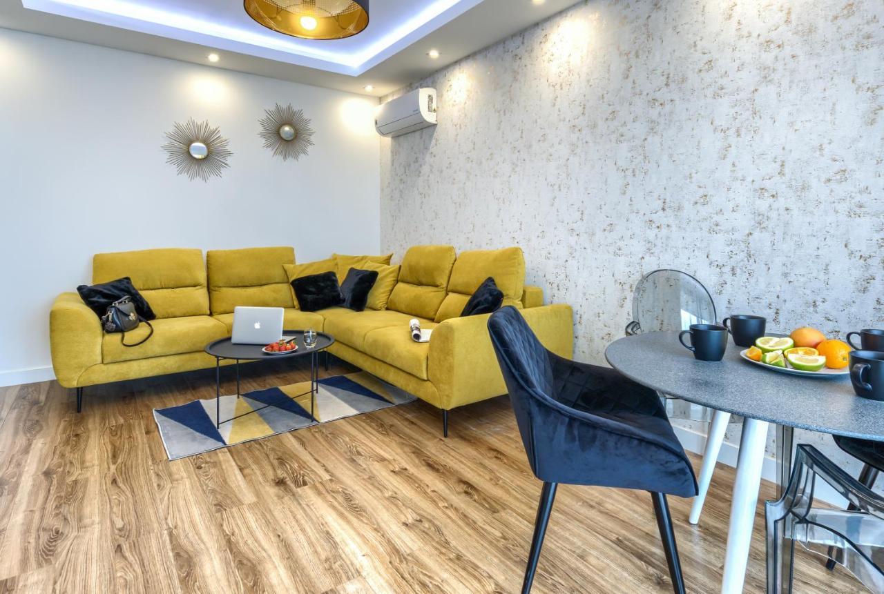 Wola Luxury Stay Varsovie Extérieur photo