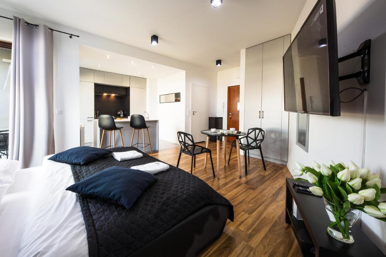 Wola Luxury Stay Varsovie Extérieur photo
