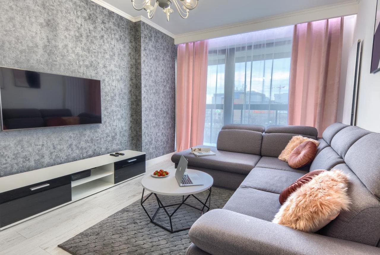 Wola Luxury Stay Varsovie Extérieur photo