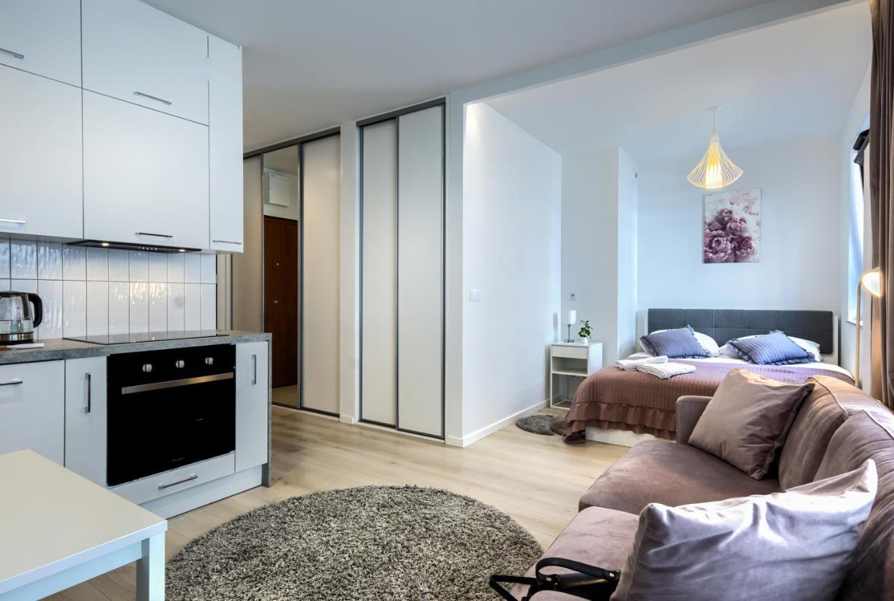 Wola Luxury Stay Varsovie Extérieur photo