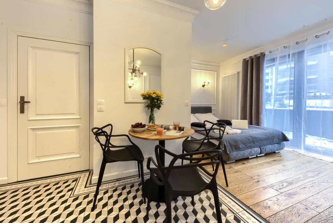 Wola Luxury Stay Varsovie Extérieur photo
