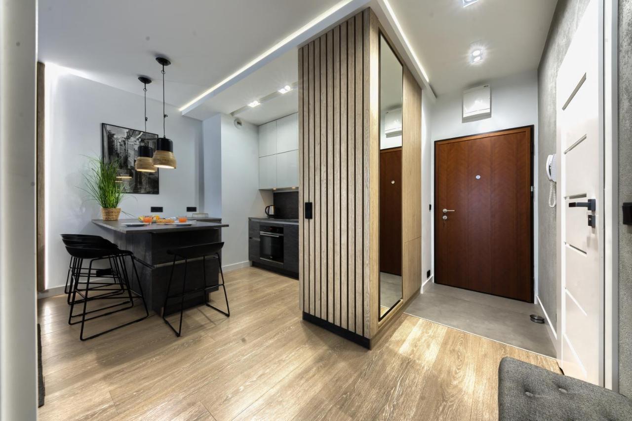 Wola Luxury Stay Varsovie Extérieur photo