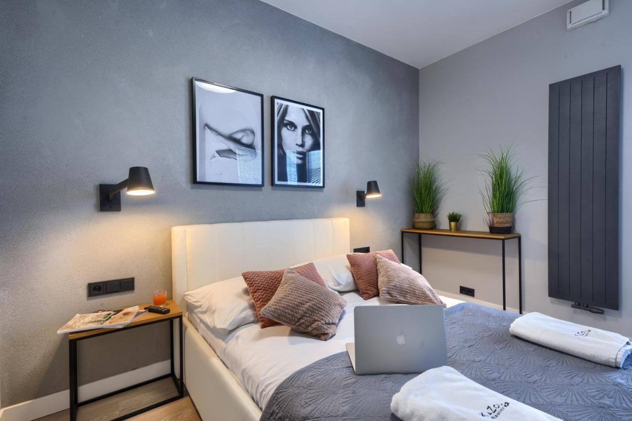 Wola Luxury Stay Varsovie Extérieur photo