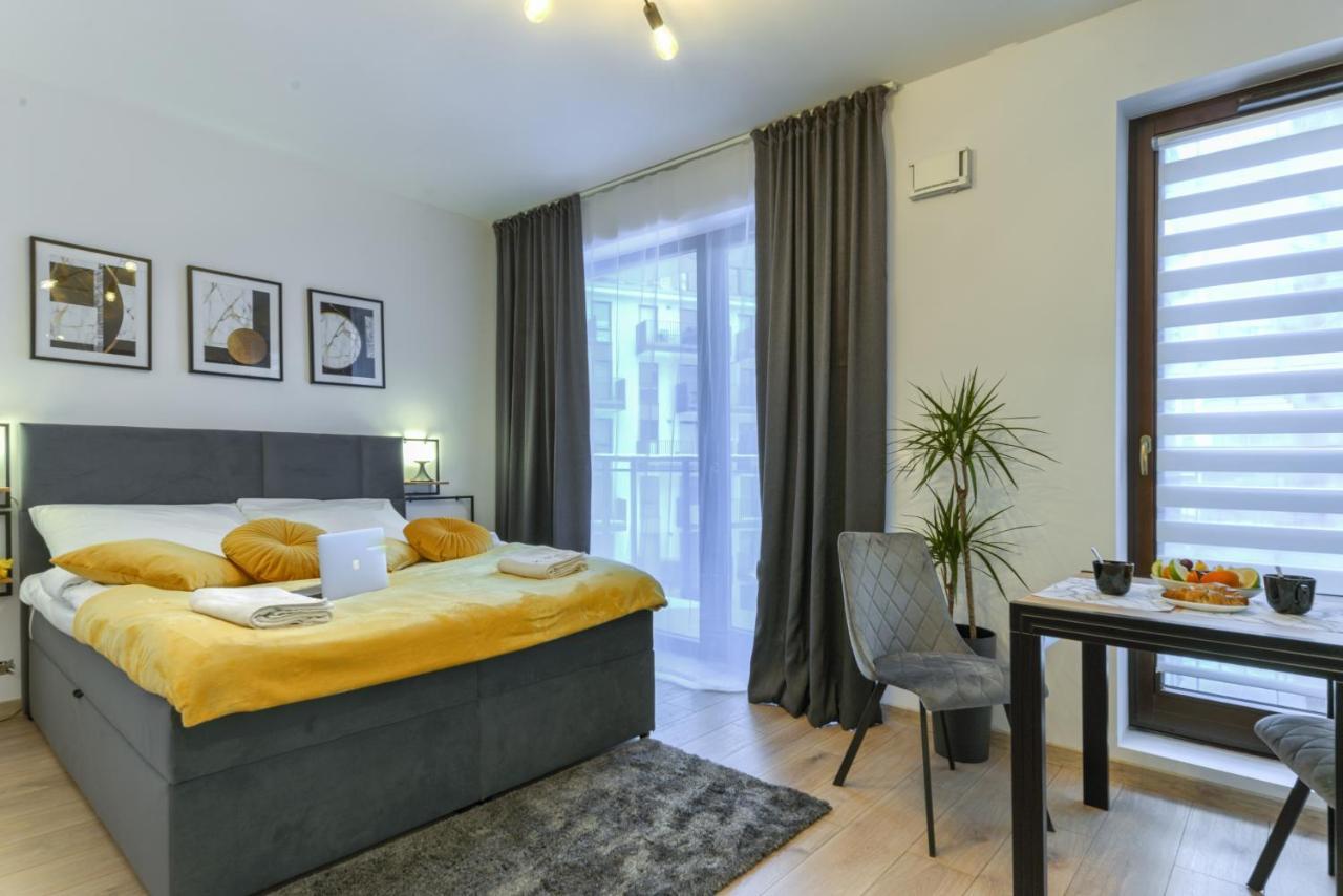 Wola Luxury Stay Varsovie Extérieur photo