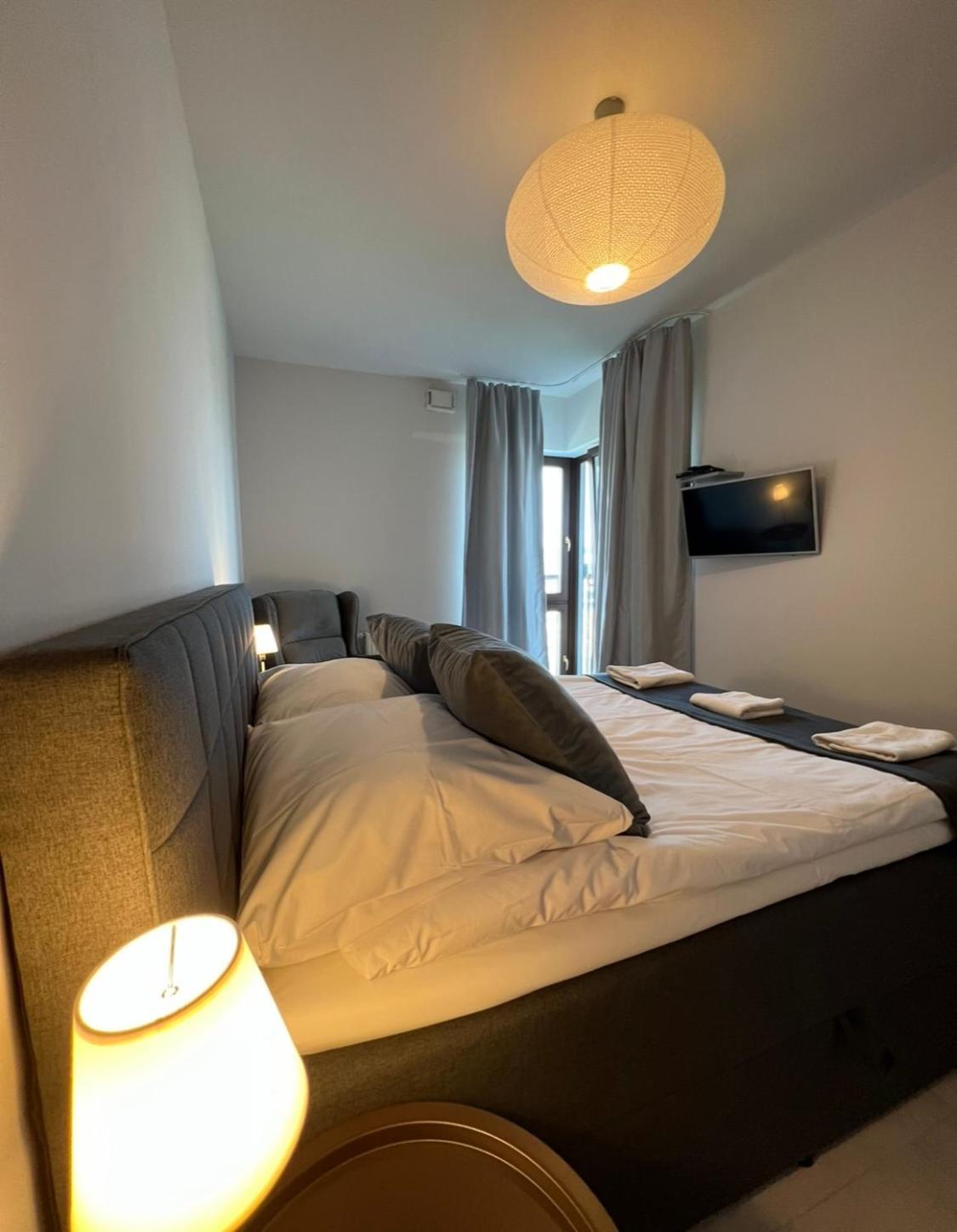 Wola Luxury Stay Varsovie Extérieur photo