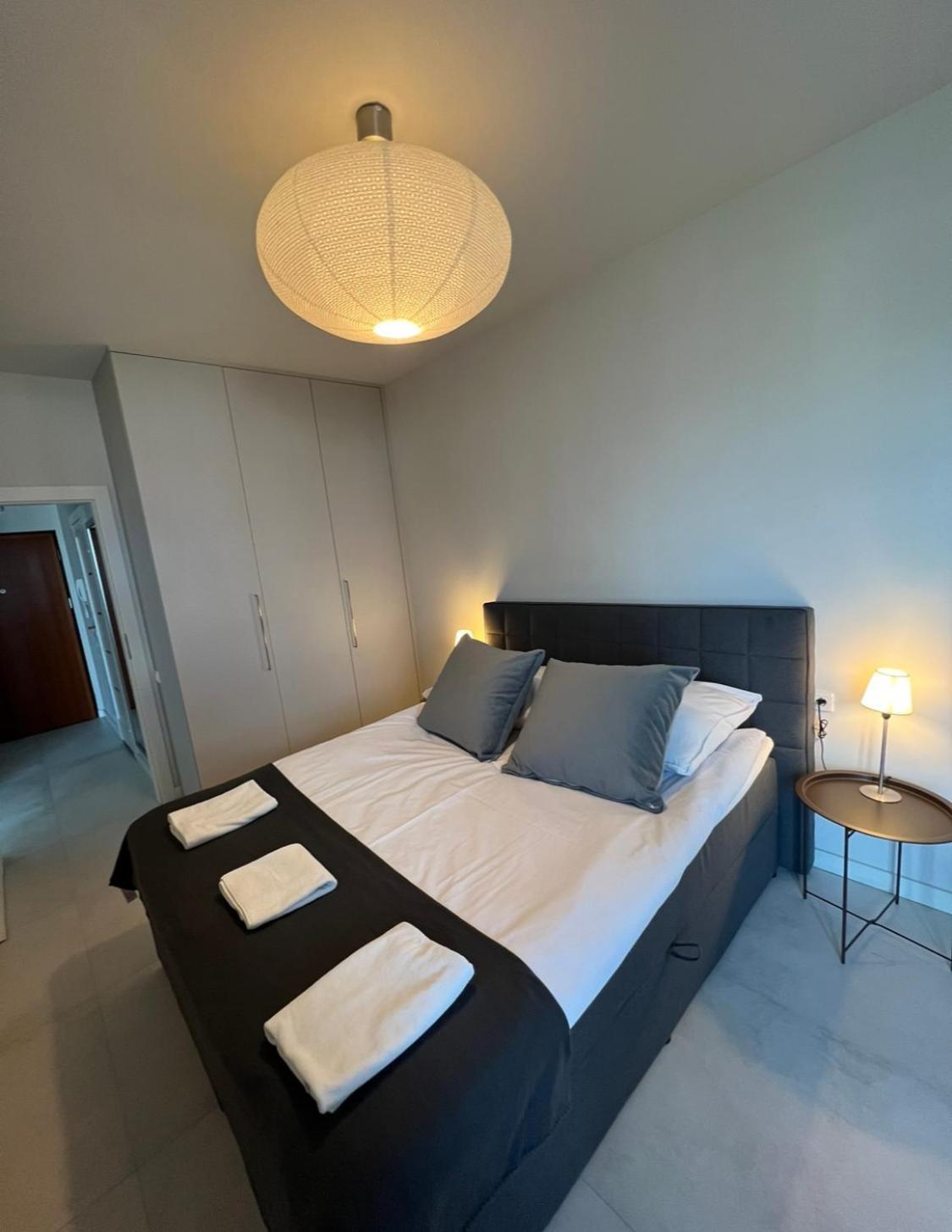 Wola Luxury Stay Varsovie Extérieur photo