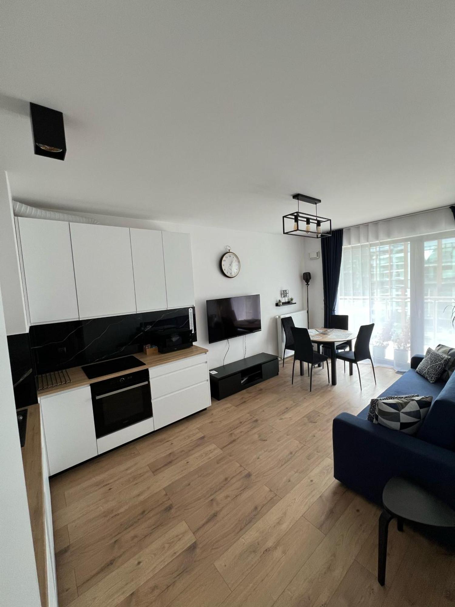Wola Luxury Stay Varsovie Extérieur photo